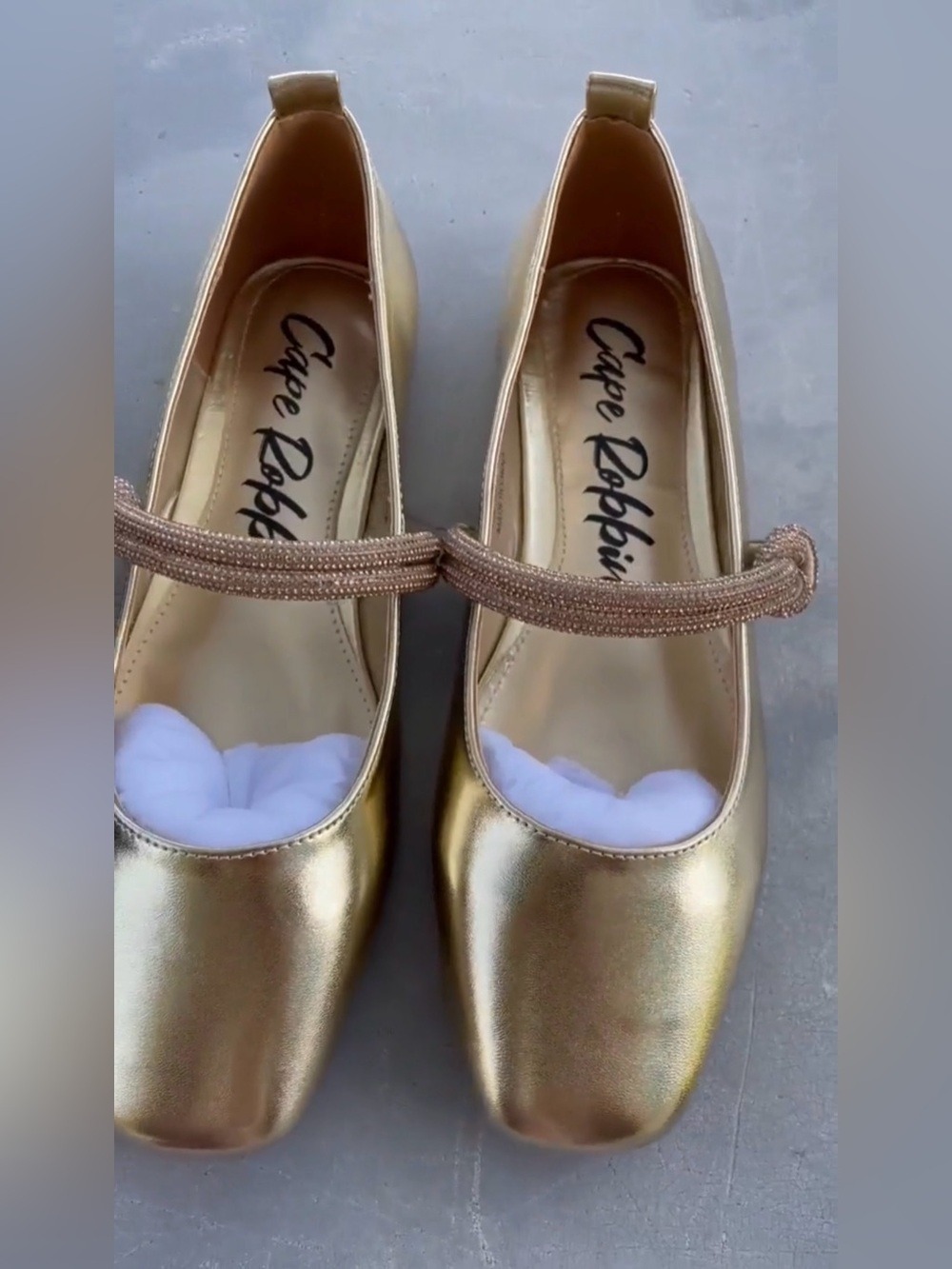Cape Robbin Flats Gold Size 6